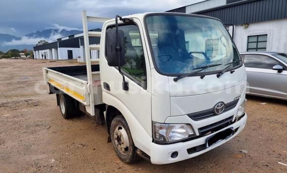 Tenga Tsaru Toyota Dyna Chena Rori in Beitbridge in Matabeleland South Tenga Tsaru Toyota Dyna Chena Rori in Beitbridge in Matabeleland South