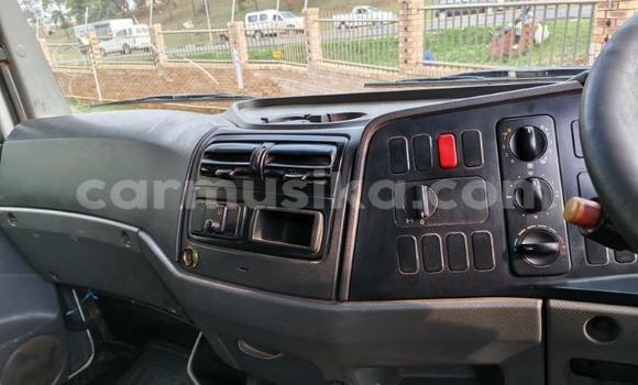 Acheter Occasion Utilitaire Mercedes‒Benz Tipper Blanc à Beitbridge, Matabeleland South Acheter Occasion Utilitaire Mercedes‒Benz Tipper Blanc à Beitbridge, Matabeleland South