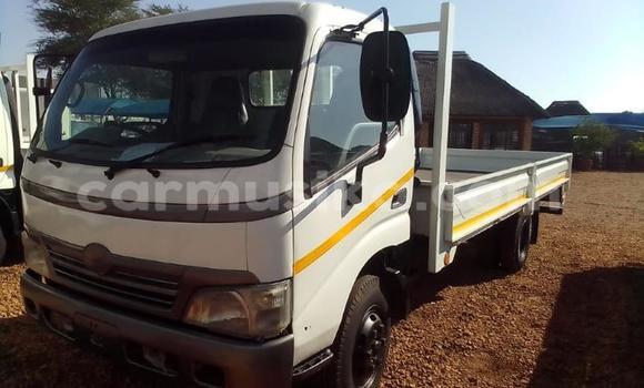 Nunua Ilio tumika Toyota Dyna Nyeupe Lori ndani ya Beitbridge nchini Matabeleland Kusini