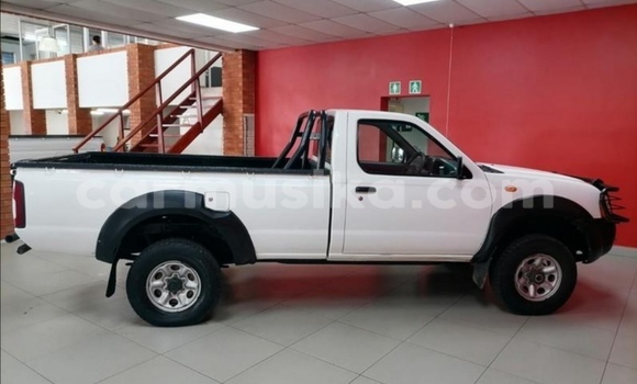 Acheter Occasion Voiture Nissan Hardbody Blanc à Beitbridge, Matabeleland South Acheter Occasion Voiture Nissan Hardbody Blanc à Beitbridge, Matabeleland South