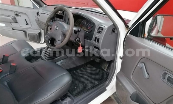 Acheter Occasion Voiture Nissan Hardbody Blanc à Beitbridge, Matabeleland South Acheter Occasion Voiture Nissan Hardbody Blanc à Beitbridge, Matabeleland South