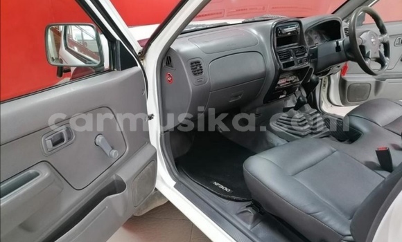 Acheter Occasion Voiture Nissan Hardbody Blanc à Beitbridge, Matabeleland South Acheter Occasion Voiture Nissan Hardbody Blanc à Beitbridge, Matabeleland South