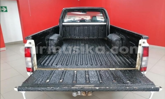 Acheter Occasion Voiture Nissan Hardbody Blanc à Beitbridge, Matabeleland South Acheter Occasion Voiture Nissan Hardbody Blanc à Beitbridge, Matabeleland South