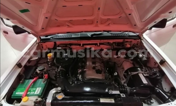 Acheter Occasion Voiture Nissan Hardbody Blanc à Beitbridge, Matabeleland South Acheter Occasion Voiture Nissan Hardbody Blanc à Beitbridge, Matabeleland South