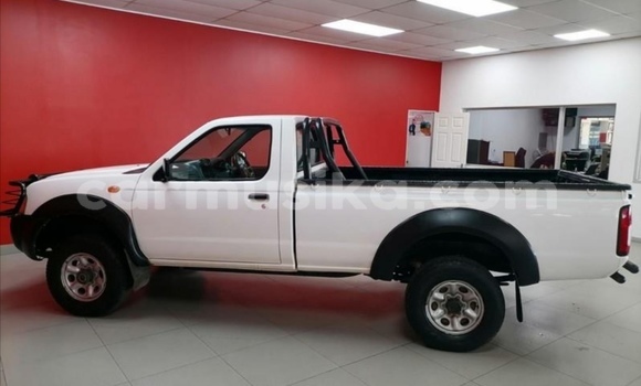 Acheter Occasion Voiture Nissan Hardbody Blanc à Beitbridge, Matabeleland South Acheter Occasion Voiture Nissan Hardbody Blanc à Beitbridge, Matabeleland South