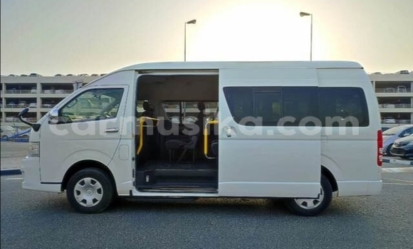 Acheter Occasion Voiture Toyota Hiace Blanc à Beitbridge, Matabeleland South Acheter Occasion Voiture Toyota Hiace Blanc à Beitbridge, Matabeleland South