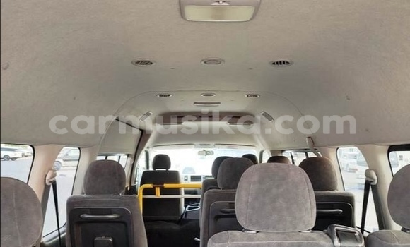 Acheter Occasion Voiture Toyota Hiace Blanc à Beitbridge, Matabeleland South Acheter Occasion Voiture Toyota Hiace Blanc à Beitbridge, Matabeleland South