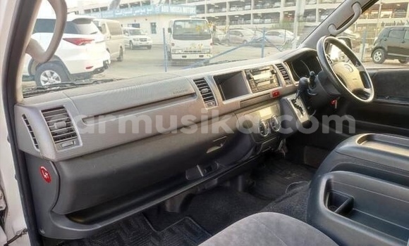 Acheter Occasion Voiture Toyota Hiace Blanc à Beitbridge, Matabeleland South Acheter Occasion Voiture Toyota Hiace Blanc à Beitbridge, Matabeleland South