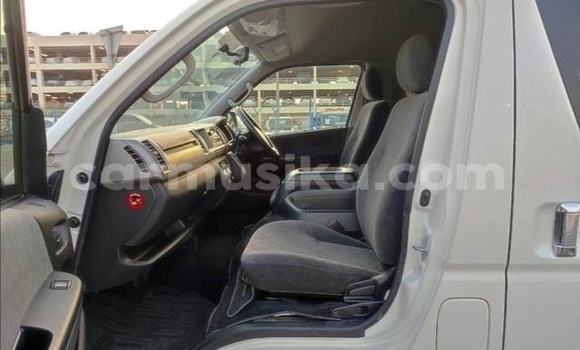 Acheter Occasion Voiture Toyota Hiace Blanc à Beitbridge, Matabeleland South Acheter Occasion Voiture Toyota Hiace Blanc à Beitbridge, Matabeleland South