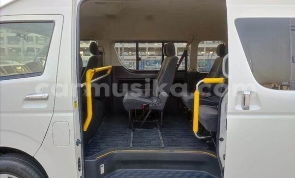 Acheter Occasion Voiture Toyota Hiace Blanc à Beitbridge, Matabeleland South Acheter Occasion Voiture Toyota Hiace Blanc à Beitbridge, Matabeleland South