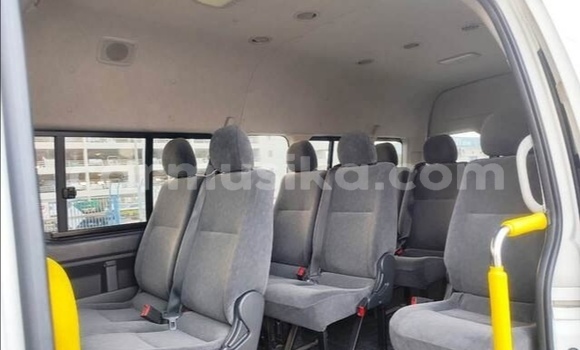 Acheter Occasion Voiture Toyota Hiace Blanc à Beitbridge, Matabeleland South Acheter Occasion Voiture Toyota Hiace Blanc à Beitbridge, Matabeleland South