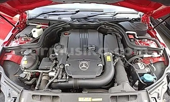 Tenga Tsaru Mercedes-Benz C-Classe Tsvuku Mota in Beitbridge in Matabeleland South Tenga Tsaru Mercedes-Benz C-Classe Tsvuku Mota in Beitbridge in Matabeleland South