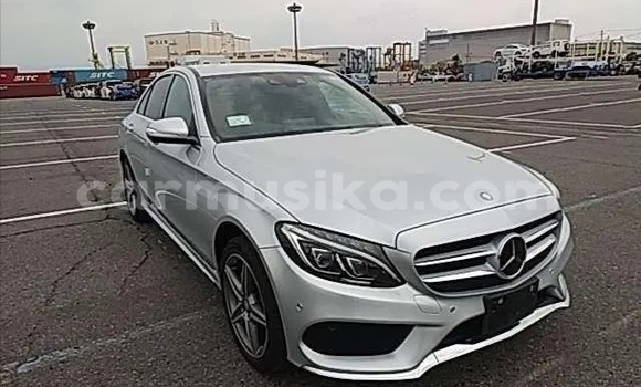 Nunua Ilio tumika Mercedes-Benz C-Classe Fedha Gari ndani ya Beitbridge nchini Matabeleland Kusini