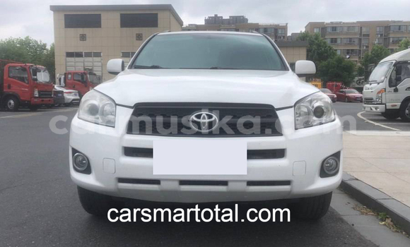 Nunua Ilio tumika Toyota RAV4 Nyeupe Gari ndani ya Chegutu nchini Mashonaland West Nunua Ilio tumika Toyota RAV4 Nyeupe Gari ndani ya Chegutu nchini Mashonaland West