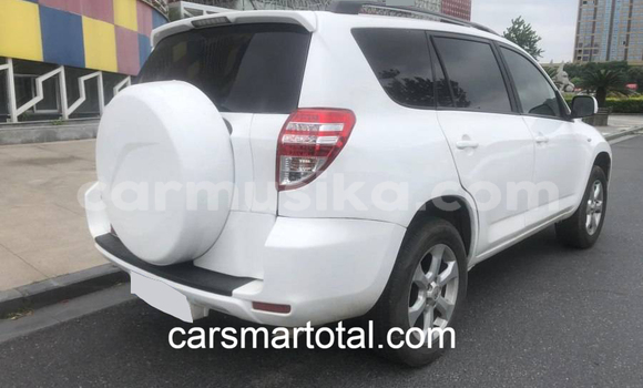 Nunua Ilio tumika Toyota RAV4 Nyeupe Gari ndani ya Chegutu nchini Mashonaland West Nunua Ilio tumika Toyota RAV4 Nyeupe Gari ndani ya Chegutu nchini Mashonaland West