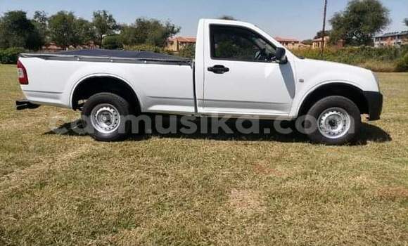 Acheter Occasion Voiture Isuzu KB Blanc à Beitbridge, Matabeleland South Acheter Occasion Voiture Isuzu KB Blanc à Beitbridge, Matabeleland South