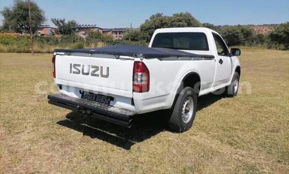 Acheter Occasion Voiture Isuzu KB Blanc à Beitbridge, Matabeleland South Acheter Occasion Voiture Isuzu KB Blanc à Beitbridge, Matabeleland South