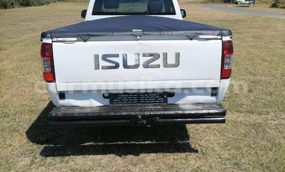 Acheter Occasion Voiture Isuzu KB Blanc à Beitbridge, Matabeleland South Acheter Occasion Voiture Isuzu KB Blanc à Beitbridge, Matabeleland South