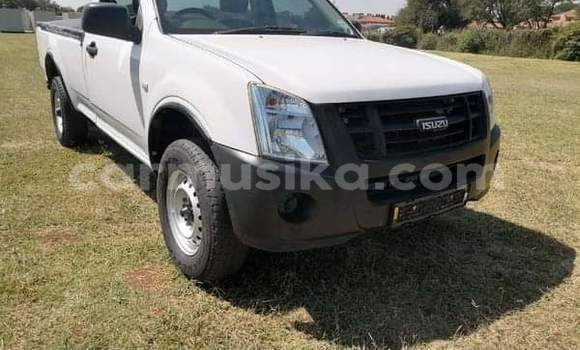 Acheter Occasion Voiture Isuzu KB Blanc à Beitbridge, Matabeleland South Acheter Occasion Voiture Isuzu KB Blanc à Beitbridge, Matabeleland South