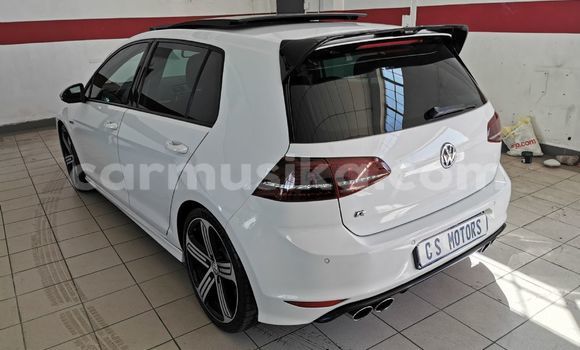 Acheter Occasion Voiture Volkswagen Golf R Blanc à Beitbridge, Matabeleland South Acheter Occasion Voiture Volkswagen Golf R Blanc à Beitbridge, Matabeleland South