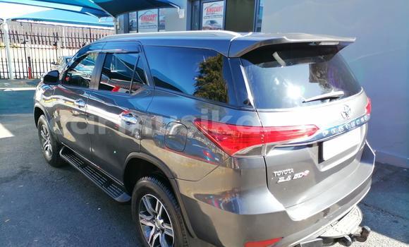 Acheter Occasion Voiture Toyota Fortuner Gris à Beitbridge, Matabeleland South Acheter Occasion Voiture Toyota Fortuner Gris à Beitbridge, Matabeleland South