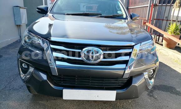 Acheter Occasion Voiture Toyota Fortuner Gris à Beitbridge, Matabeleland South Acheter Occasion Voiture Toyota Fortuner Gris à Beitbridge, Matabeleland South