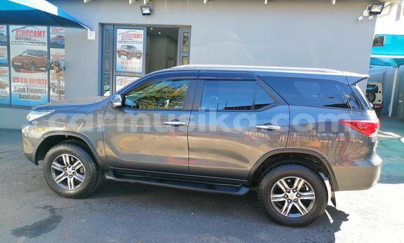 Acheter Occasion Voiture Toyota Fortuner Gris à Beitbridge, Matabeleland South Acheter Occasion Voiture Toyota Fortuner Gris à Beitbridge, Matabeleland South