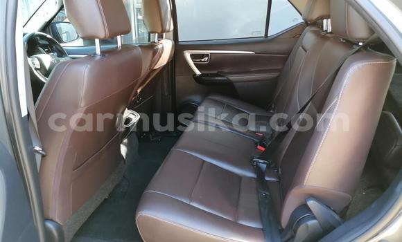 Acheter Occasion Voiture Toyota Fortuner Gris à Beitbridge, Matabeleland South Acheter Occasion Voiture Toyota Fortuner Gris à Beitbridge, Matabeleland South
