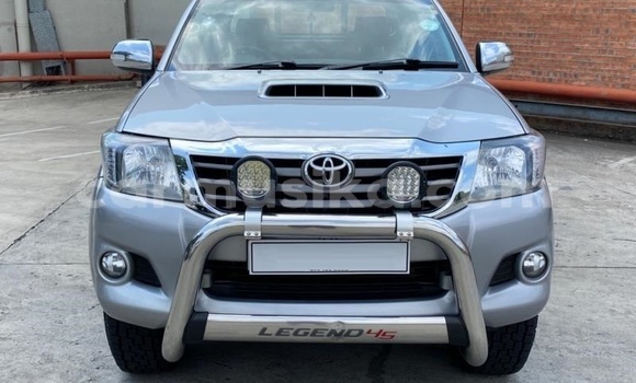 Buy Used Toyota Hilux Silver Car in Beitbridge in Matabeleland South Buy Used Toyota Hilux Silver Car in Beitbridge in Matabeleland South