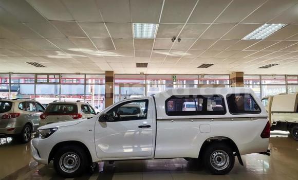 Buy Used Toyota Hilux White Car in Beitbridge in Matabeleland South Buy Used Toyota Hilux White Car in Beitbridge in Matabeleland South