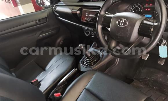 Buy Used Toyota Hilux White Car in Beitbridge in Matabeleland South Buy Used Toyota Hilux White Car in Beitbridge in Matabeleland South