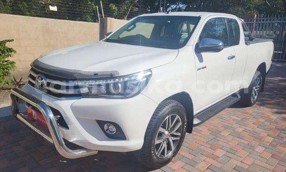 Buy Used Toyota Hilux White Car in Beitbridge in Matabeleland South
