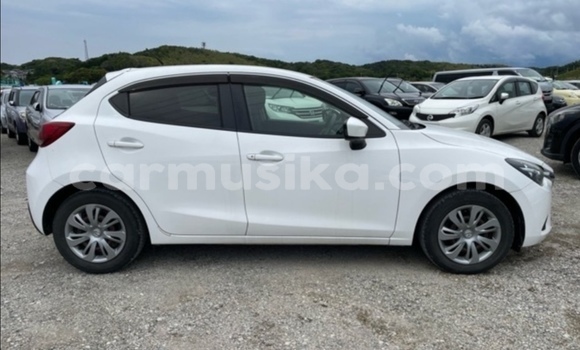 Acheter Occasion Voiture Mazda Demio Blanc à Beitbridge, Matabeleland South Acheter Occasion Voiture Mazda Demio Blanc à Beitbridge, Matabeleland South