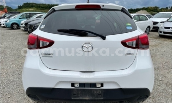 Acheter Occasion Voiture Mazda Demio Blanc à Beitbridge, Matabeleland South Acheter Occasion Voiture Mazda Demio Blanc à Beitbridge, Matabeleland South