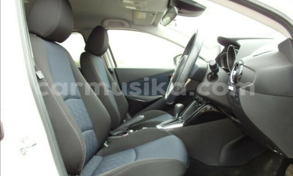 Acheter Occasion Voiture Mazda Demio Blanc à Beitbridge, Matabeleland South Acheter Occasion Voiture Mazda Demio Blanc à Beitbridge, Matabeleland South