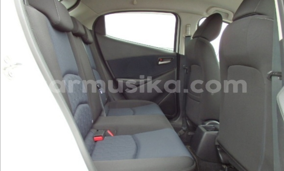 Acheter Occasion Voiture Mazda Demio Blanc à Beitbridge, Matabeleland South Acheter Occasion Voiture Mazda Demio Blanc à Beitbridge, Matabeleland South