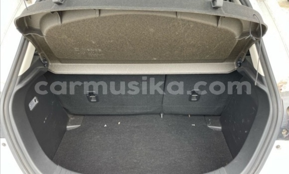 Acheter Occasion Voiture Mazda Demio Blanc à Beitbridge, Matabeleland South Acheter Occasion Voiture Mazda Demio Blanc à Beitbridge, Matabeleland South