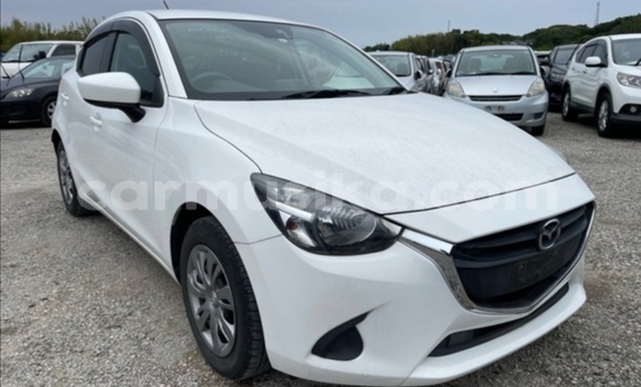 Acheter Occasion Voiture Mazda Demio Blanc à Beitbridge, Matabeleland South Acheter Occasion Voiture Mazda Demio Blanc à Beitbridge, Matabeleland South