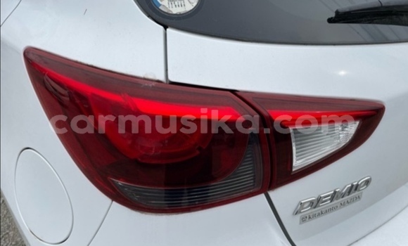 Acheter Occasion Voiture Mazda Demio Blanc à Beitbridge, Matabeleland South Acheter Occasion Voiture Mazda Demio Blanc à Beitbridge, Matabeleland South