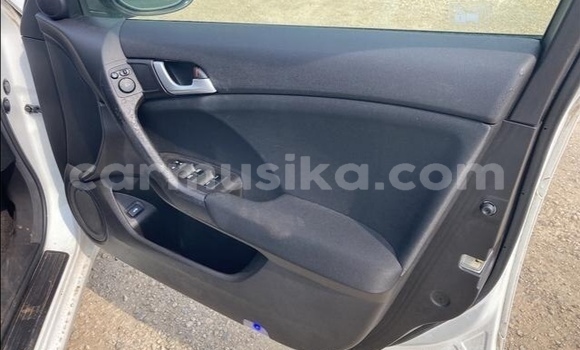 Acheter Occasion Voiture Honda Accord Blanc à Beitbridge, Matabeleland South Acheter Occasion Voiture Honda Accord Blanc à Beitbridge, Matabeleland South