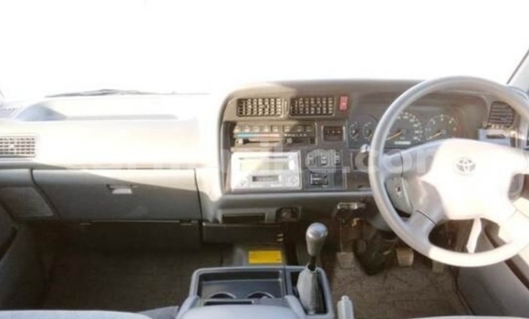 Buy Used Toyota Hiace Silver Car in Beitbridge in Matabeleland South Buy Used Toyota Hiace Silver Car in Beitbridge in Matabeleland South