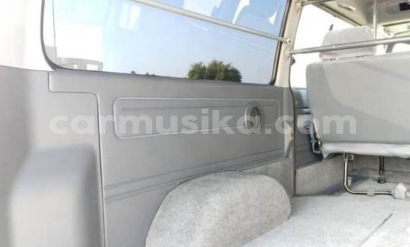 Buy Used Toyota Hiace Silver Car in Beitbridge in Matabeleland South Buy Used Toyota Hiace Silver Car in Beitbridge in Matabeleland South