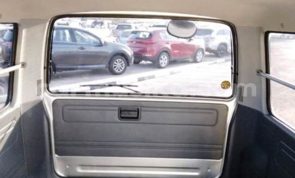 Buy Used Toyota Hiace Silver Car in Beitbridge in Matabeleland South Buy Used Toyota Hiace Silver Car in Beitbridge in Matabeleland South