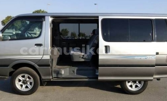 Buy Used Toyota Hiace Silver Car in Beitbridge in Matabeleland South Buy Used Toyota Hiace Silver Car in Beitbridge in Matabeleland South