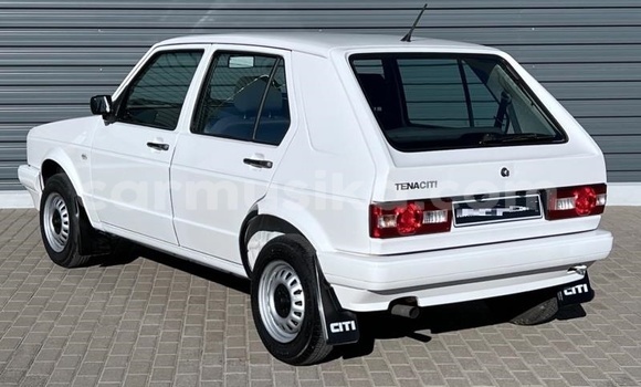 Buy Used Volkswagen Golf White Car in Beitbridge in Matabeleland South Buy Used Volkswagen Golf White Car in Beitbridge in Matabeleland South