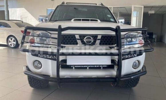 Buy Used Nissan NP 300 White Car in Beitbridge in Matabeleland South Buy Used Nissan NP 300 White Car in Beitbridge in Matabeleland South