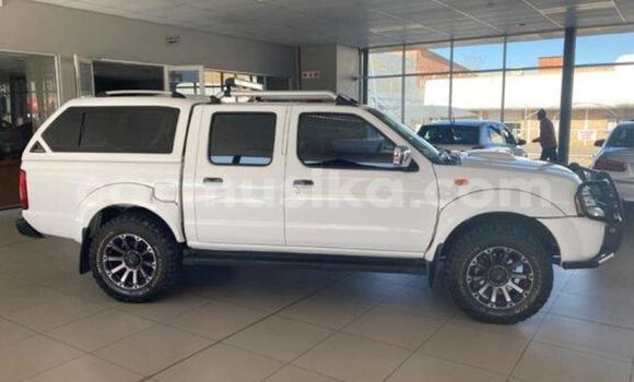 Buy Used Nissan NP 300 White Car in Beitbridge in Matabeleland South Buy Used Nissan NP 300 White Car in Beitbridge in Matabeleland South