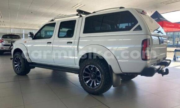 Buy Used Nissan NP 300 White Car in Beitbridge in Matabeleland South Buy Used Nissan NP 300 White Car in Beitbridge in Matabeleland South