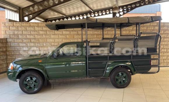 Nunua Ilio tumika Nissan NP 300 Kijani Gari ndani ya Beitbridge nchini Matabeleland Kusini Nunua Ilio tumika Nissan NP 300 Kijani Gari ndani ya Beitbridge nchini Matabeleland Kusini