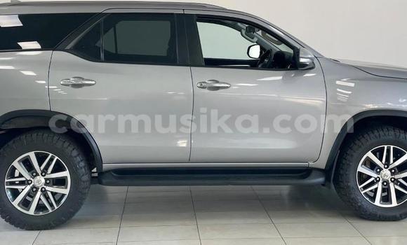 Acheter Occasion Voiture Toyota Fortuner Gris à Beitbridge, Matabeleland South Acheter Occasion Voiture Toyota Fortuner Gris à Beitbridge, Matabeleland South